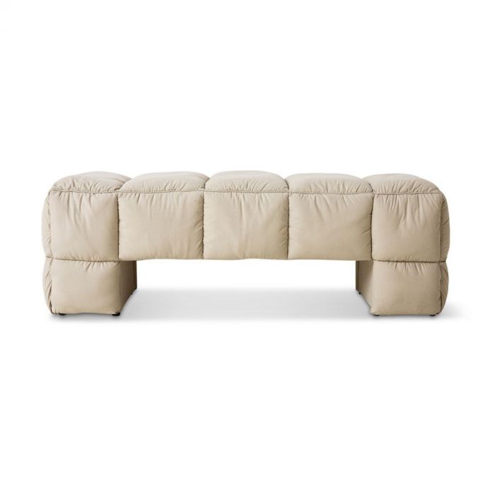 Puffy Lobby Bench in beige, met speelse vorm en zachte bekleding, op witte achtergrond.
