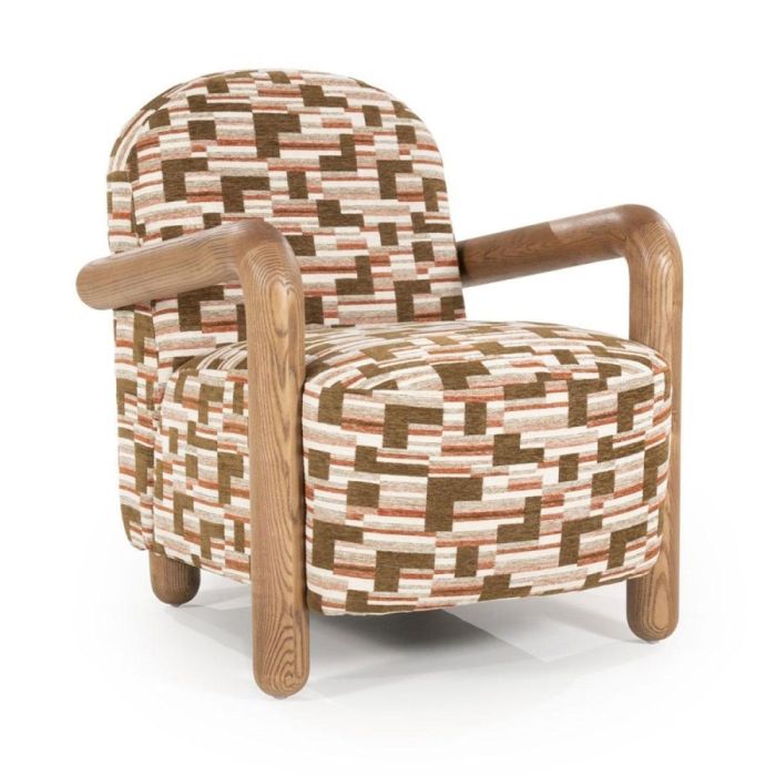 Fauteuil Retrova met grafische print in bruin, rood en wit, vooraanzicht.