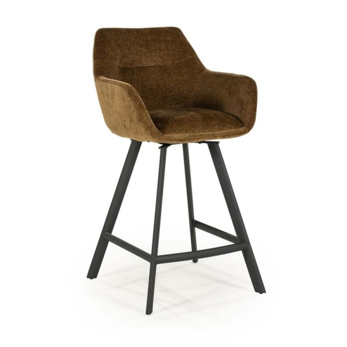 Barstoel Bliss in mosterdkleur met zwarte metalen poten, vooraanzicht.