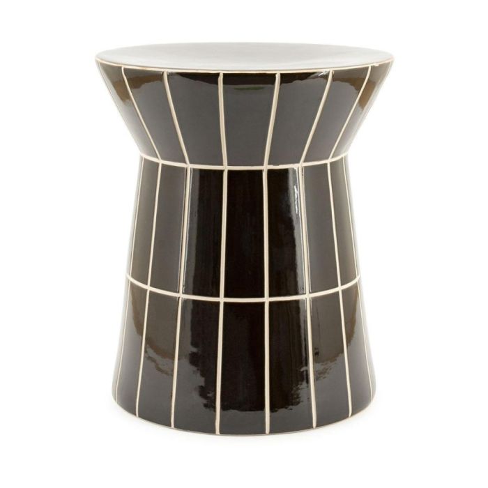 Tiletastic 2 bijzettafel van aardewerk met glanzend geglazuurde afwerking en zandlopervorm, ingelegd met tegeltjes in donkerbruin.