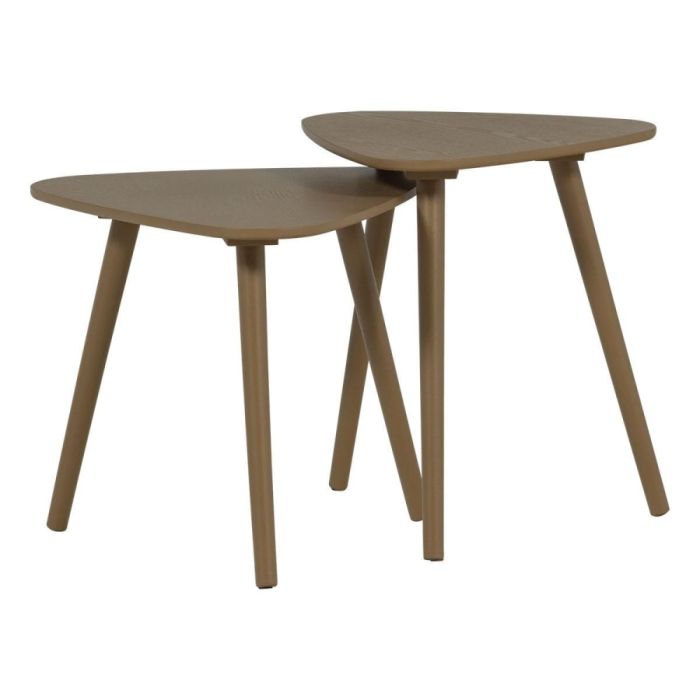 Set van twee WOOOD bijzettafels Nila in kleur Mud met organische vormen en drie poten, weergegeven op witte achtergrond.