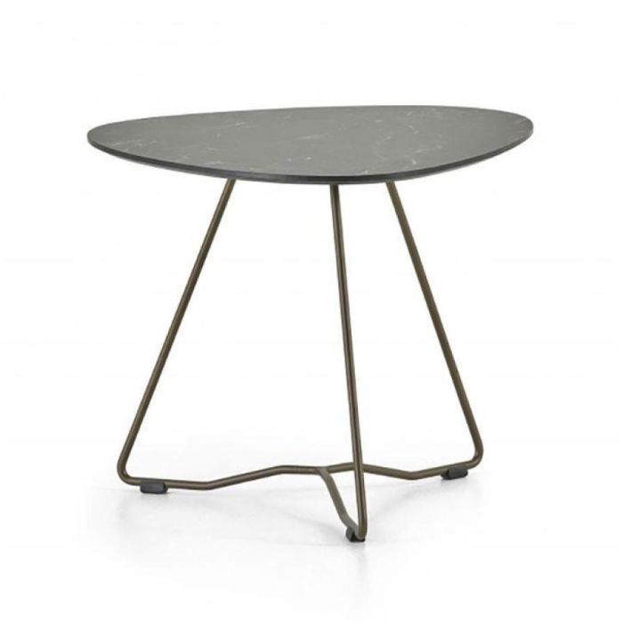 Montèl Zara bijzettafel hoog met pebblevormig blad in Galaxus en metalen frame in Perle brown.