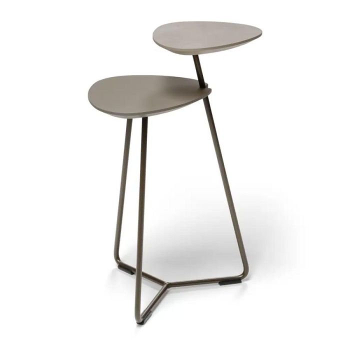 Twinny Butler bijzettafel met twee beige eivormige bladen op verschillende hoogtes en metalen frame