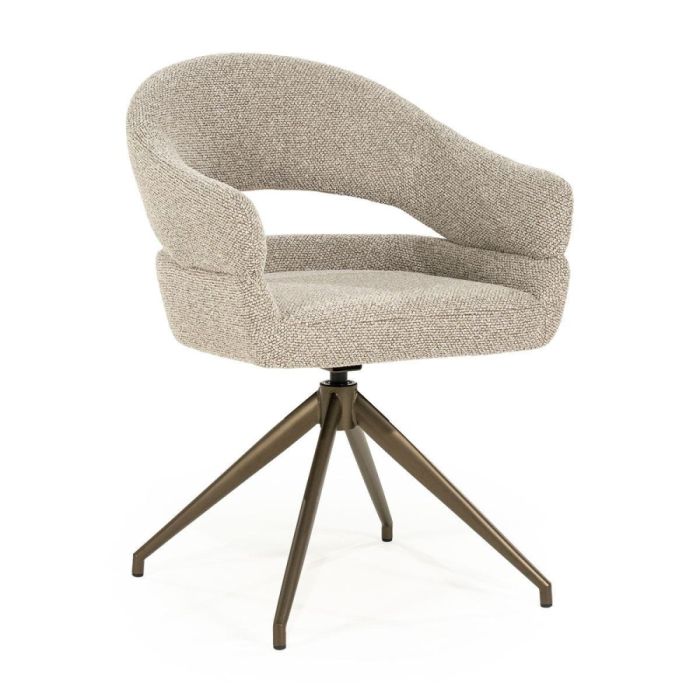 Eleonora draaibare eetkamerstoel Alissa taupe in driekwart aanzicht met open kuip en bronzen draaivoet op witte achtergrond.
