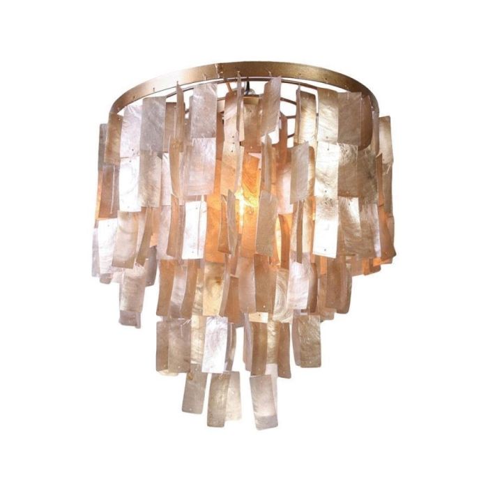 Hanglamp Kroon in close-up met meerdere laagjes glanzende schelpdelen in zachte beige tinten aan een ronde metalen ring.