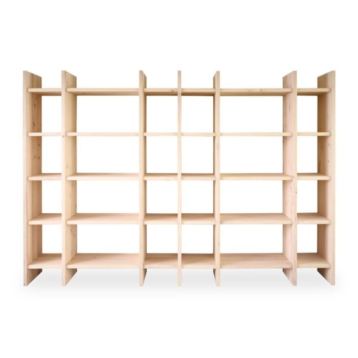 Kast Edward in licht hout, grote wandvullende open vakkenkast met gelijkmatige schappen, frontaal gefotografeerd tegen een witte achtergrond.