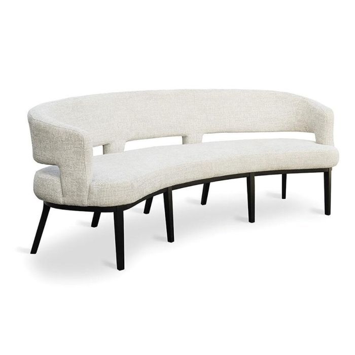 Ovale eetkamerbank Alkmaar van 240 cm met licht gestoffeerde zitting, afgeronde rugleuning en slanke zwarte metalen poten op witte achtergrond.