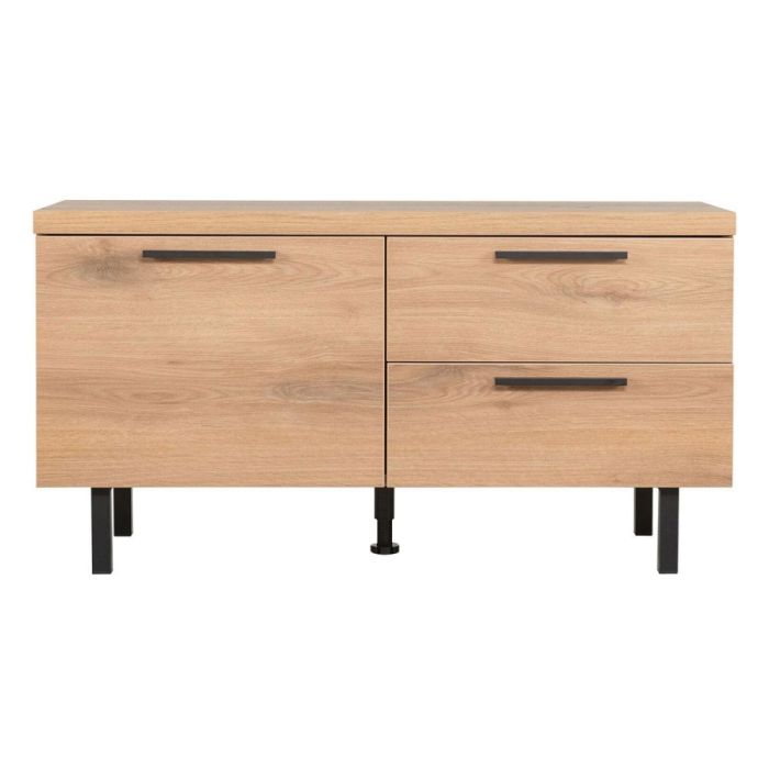 Tv-meubel Paranno 110 cm in naturel houtlook met zwarte handgrepen en metalen poten, vooraanzicht gesloten.