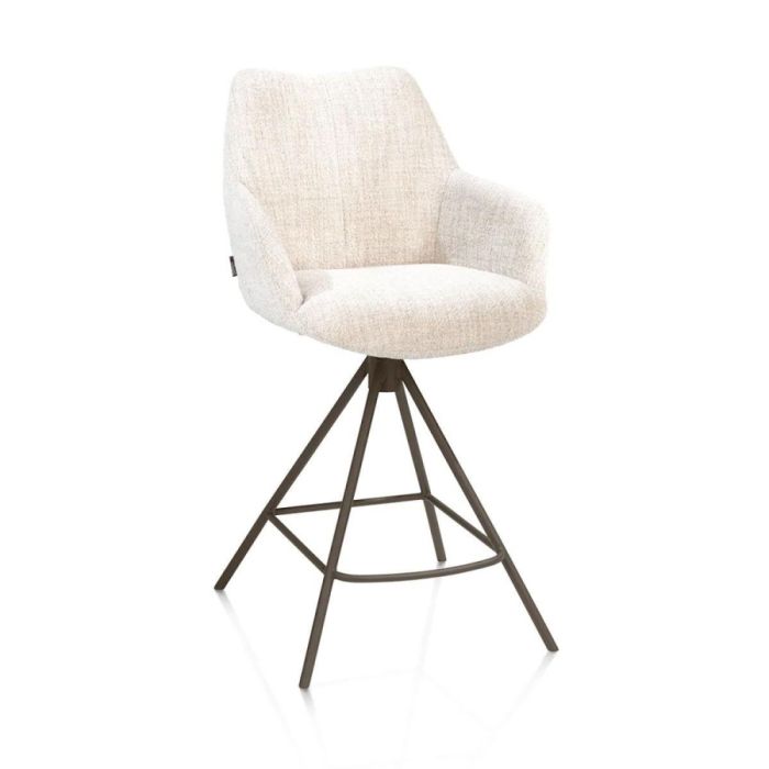 Barstoel Mats crème met zachte stoffen zitting en armleuningen, uitgevoerd met een metalen onderstel in steelbrown en 360 graden draaifunctie.