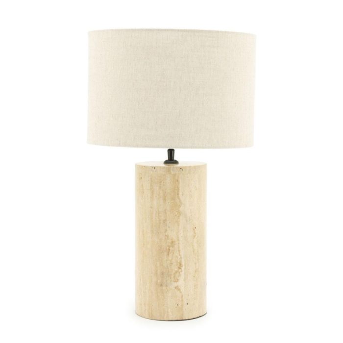 Tafellamp Amara met travertin voet en beige linnen lampenkap op witte achtergrond