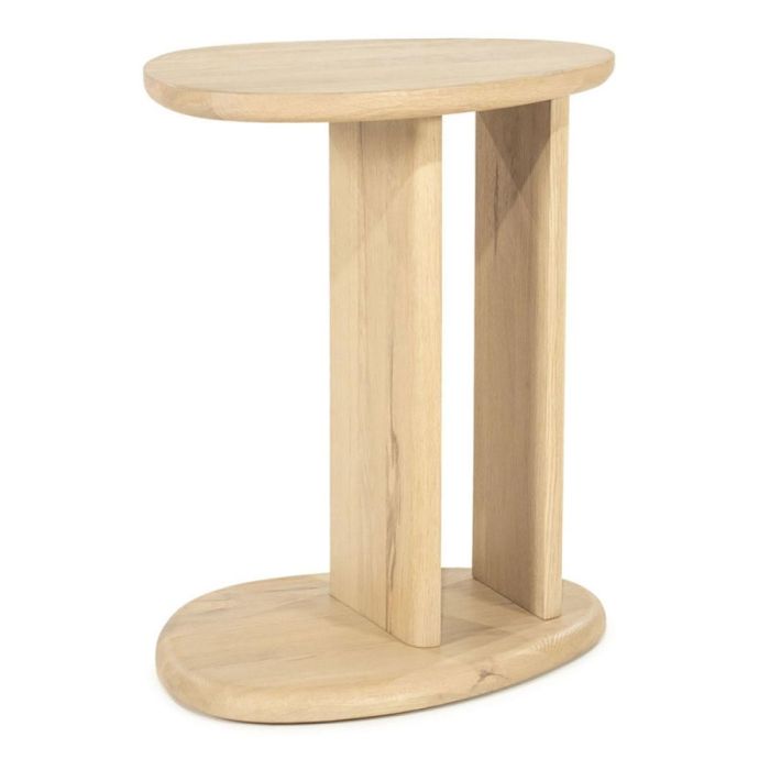 Naturelkleurige bijzettafel Lori met organisch blad, ovale voet en twee houten staanders, gefotografeerd schuin van voren.