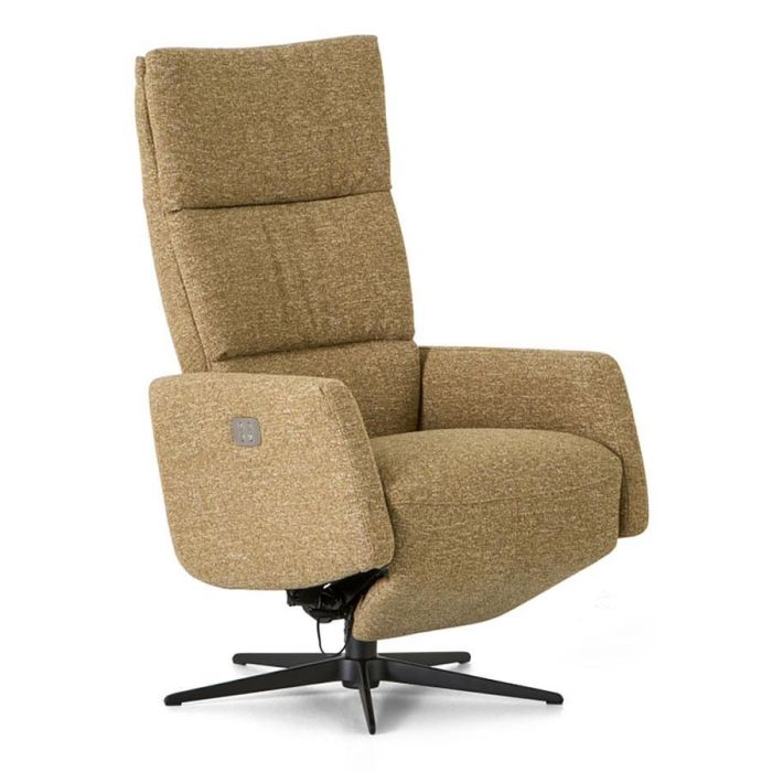Montèl Gamma relaxfauteuil mustard schuin van voren met zwarte draaivoet