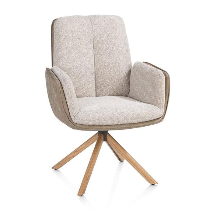 draaibare armstoel Theros beige met armleuningen en houten spinpoot schuin van voren