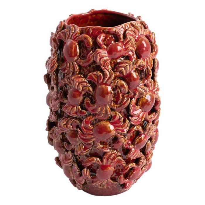 Rode keramieken COCOmaison vaas Crabby 39 cm met glanzende krabben rondom, frontaanzicht op witte achtergrond.
