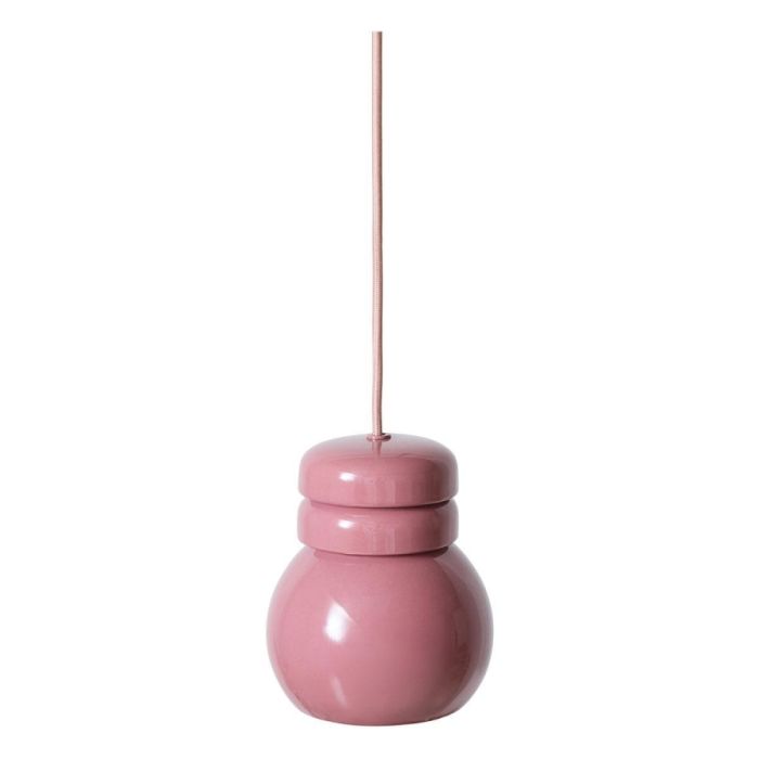 Roze HKLIVING Bulb hanglamp met glanzende kap en rond ontwerp, los hangend aan een bijpassend roze snoer tegen een witte achtergrond.