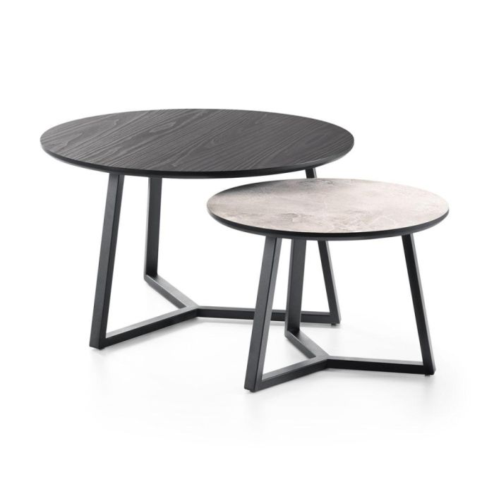 Salontafelset Remuera van Baenks met ronde bladen in zwart hout en steenlook