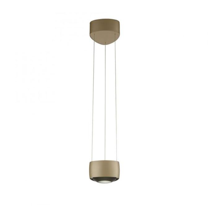 q-stretto hanglamp in brons met minimalistisch cilindervormig design en dunne ophangkabels