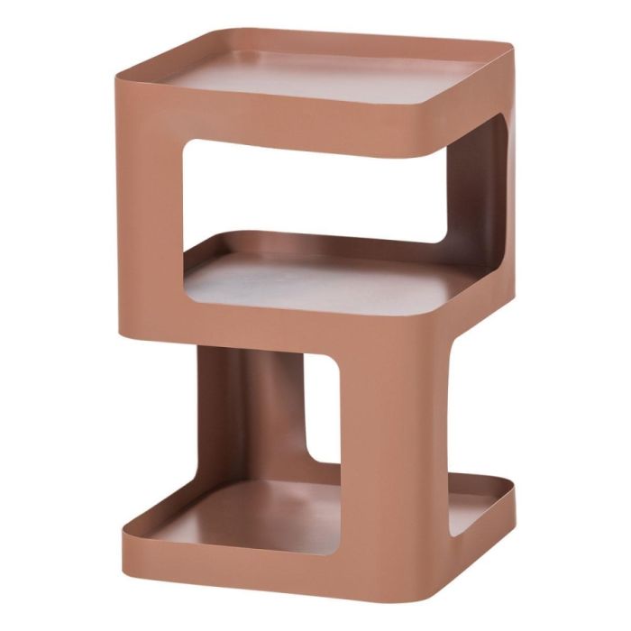 zalmroze metalen bijzettafel Riv met open vakken en afgeronde vormen, vrijstaand gefotografeerd