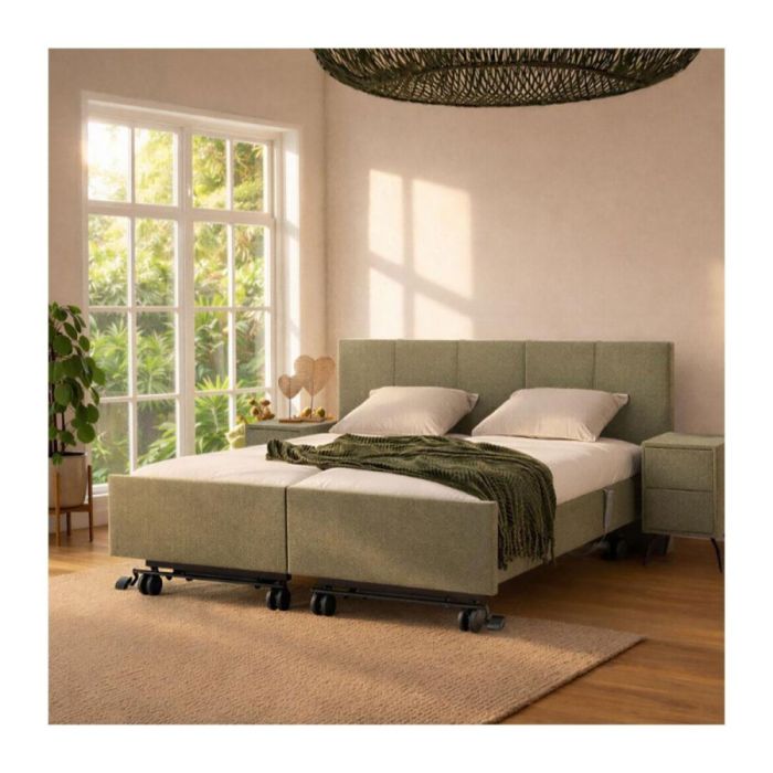 Elba Castello hoog-laag bed in groene stof met luxe achterwand en boxspringlook in stijlvolle slaapkamer