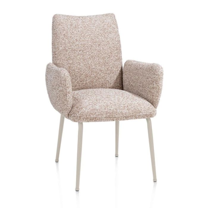 Crème armstoel Bovina met koperkleurig metalen frame, subtiele stoffering en armleuningen