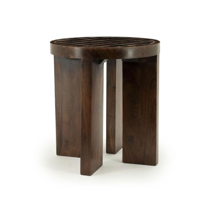 By-Boo bijzettafel Tegel bruin met rond betegeld blad en mangohouten poten schuin vooraanzicht