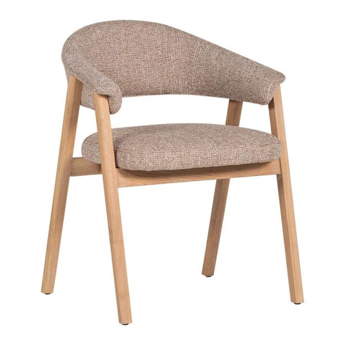 WOOOD Tunar eetkamerstoel met armleuning in naturel eikenhout en beige geweven stof schuin van voren gefotografeerd