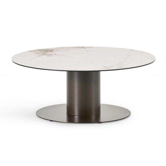 Montèl Wheels salontafel met rond keramiek blad in marmer-look en centraal metalen onderstel in Anodic Brown