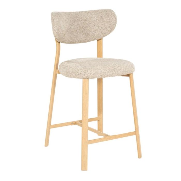 By-Boo barstoel Sedia in beige Luce-stof met metalen onderstel in naturel houtlook, schuin van voren gefotografeerd.