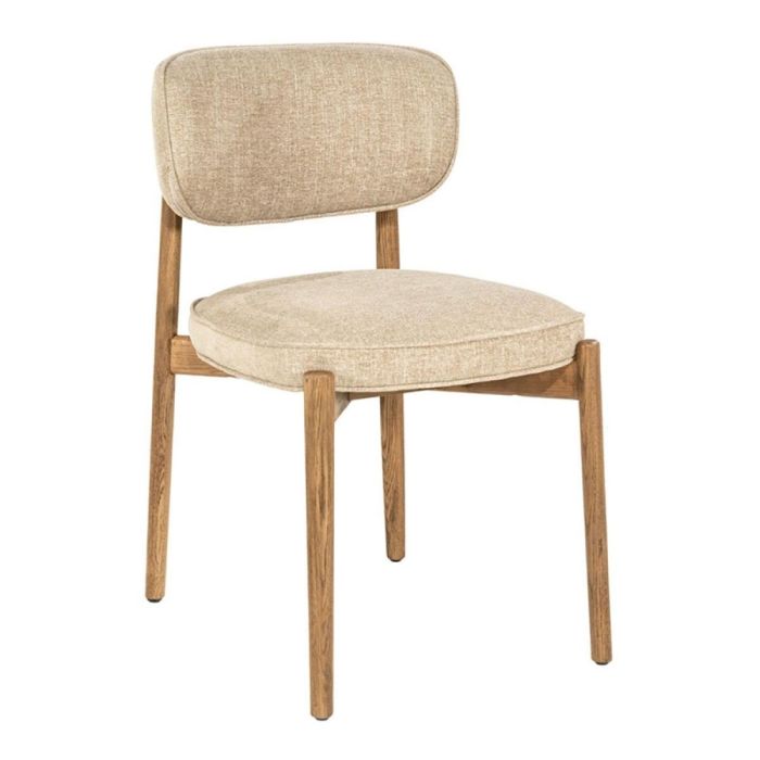 Eetkamerstoel Rune in taupe stof met houten frame, schuin van voren gefotografeerd.