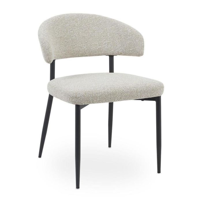 Eetkamerstoel Roseto in de kleur naturel met zachte bouclé stof en zwart metalen poten, vooraanzicht