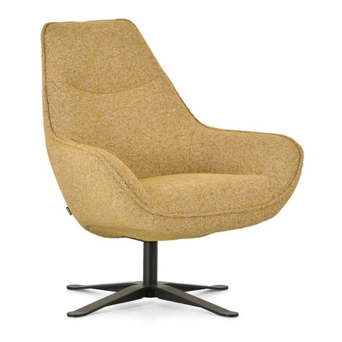 Okergele draaifauteuil Montèl 40-5 met zwarte stervoet vrijstaand op witte achtergrond