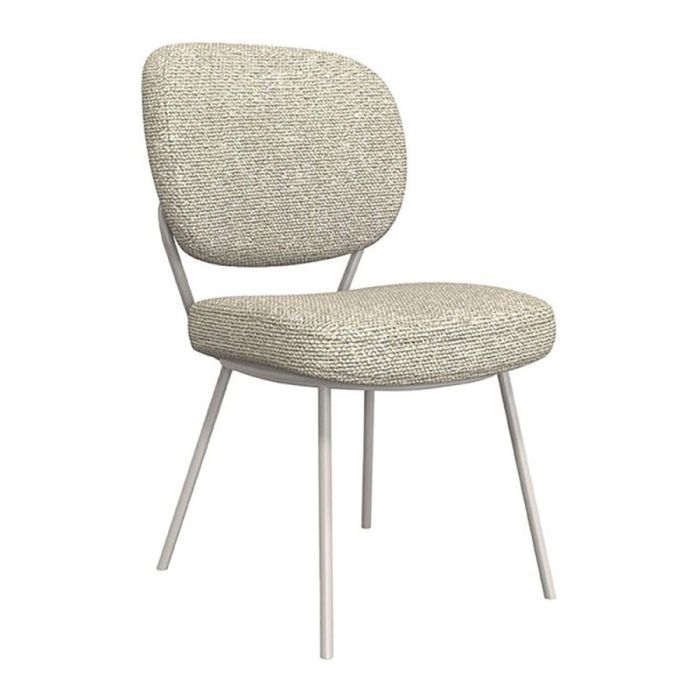 Eetkamerstoel Singapore in naturel bouclé stof met slanke metalen poten, schuin van voren gefotografeerd