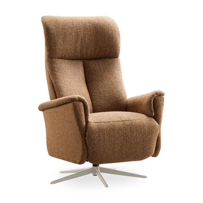 Relaxfauteuil Waneta van Profijt Meubel in caramelkleurige stof Oasis met hoge rugleuning vooraanzicht