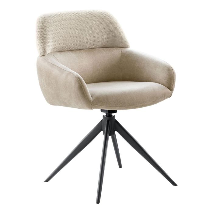 Beige draaibare armstoel met kuipvormige zitting en zwarte metalen kruispoot, vooraanzicht