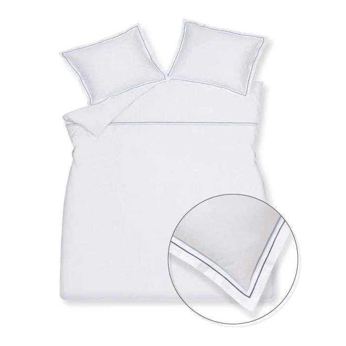 Wit katoensatijnen dekbedovertrek Purity Napels met subtiele blauwe sierstiksels op de kussenslopen