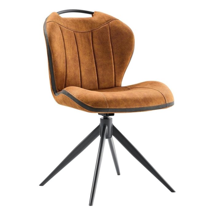 Draaibare eetkamerstoel in cognac microvezel met zwart metalen onderstel en verticale stiknaden in de rugleuning