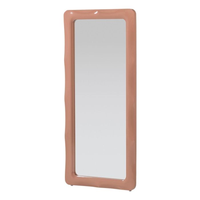 Grote passpiegel met hoogglans oudroze frame en afgeronde vormen tegen witte achtergrond
