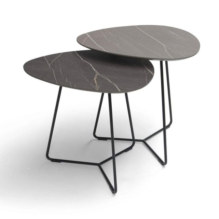 Vierkante bijzettafel Mirrox in bruin spiegelglas met open potenstructuur op witte achtergrond