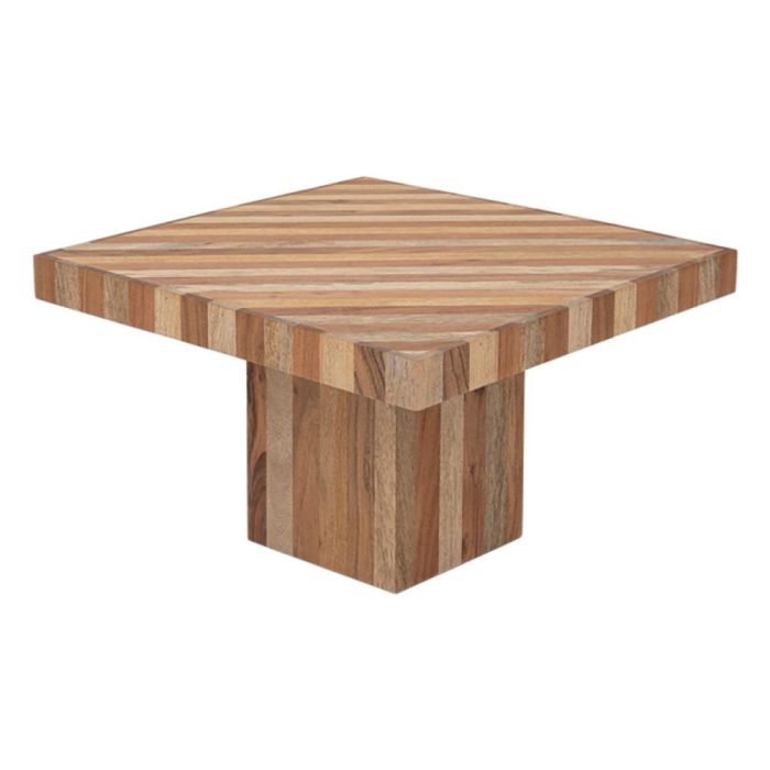 Vierkante houten salontafel met diagonaal strepenpatroon van acacia- en mangohout op witte achtergrond
