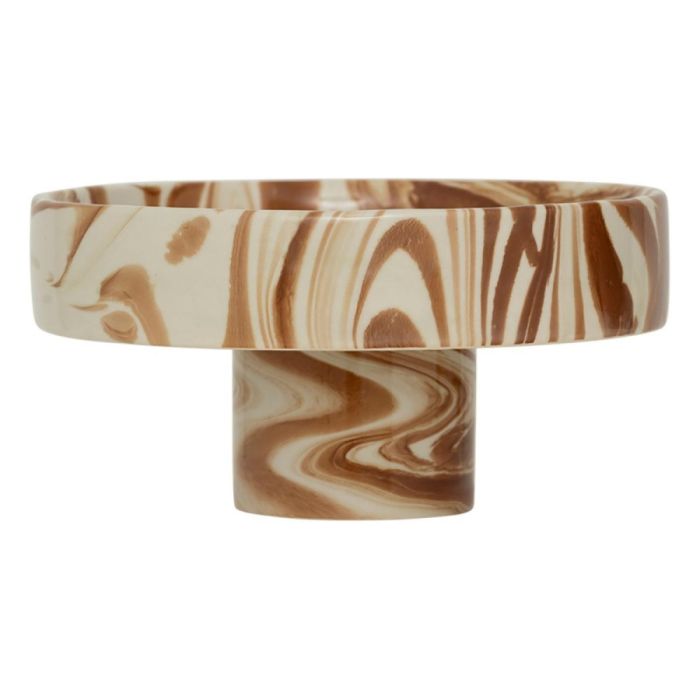 Keramische serveerschaal met marmerpatroon in wit en roodbruin op witte achtergrond