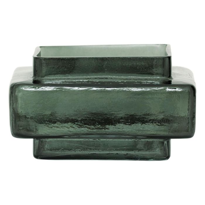 Groene glazen theelichthouder Isla XL met brede gelaagde vorm op lichte achtergrond