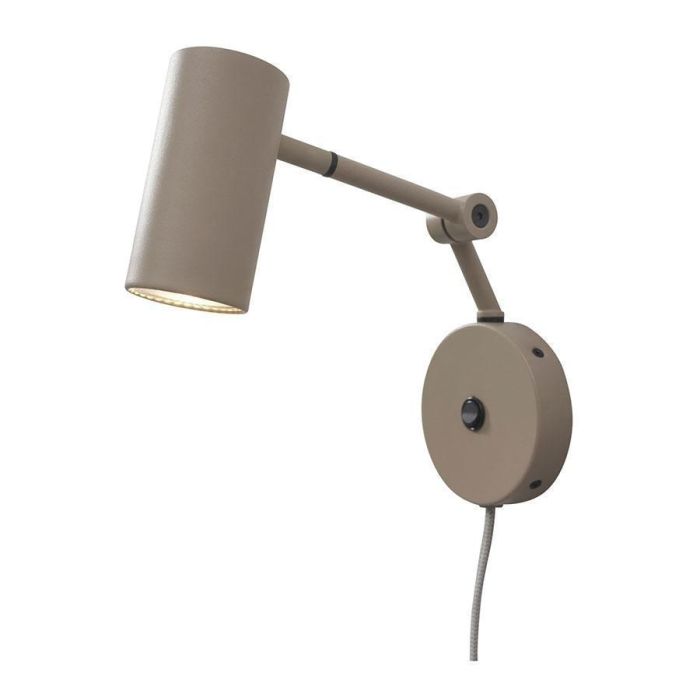Beige metalen wandlamp Montreux van It’s About RoMi met verstelbare arm en moderne cilindervormige kap