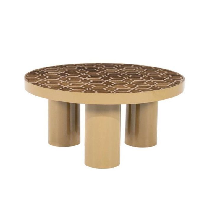 Ronde salontafel Patterna van By-Boo met geometrisch keramisch patroon in bruine tinten en cilindervormige poten.