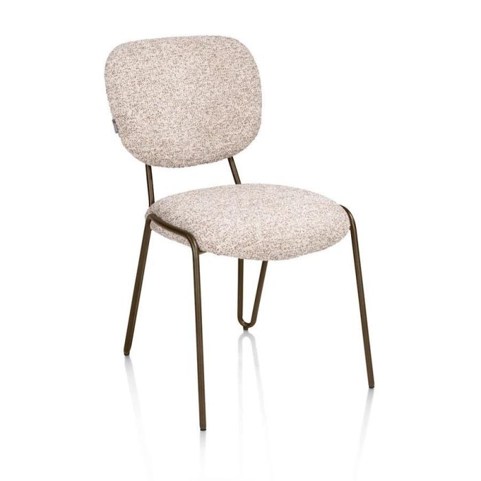 Eetkamerstoel Joan met lichte bouclé-look bekleding en Steel Brown metalen frame, schuin van voren gefotografeerd.