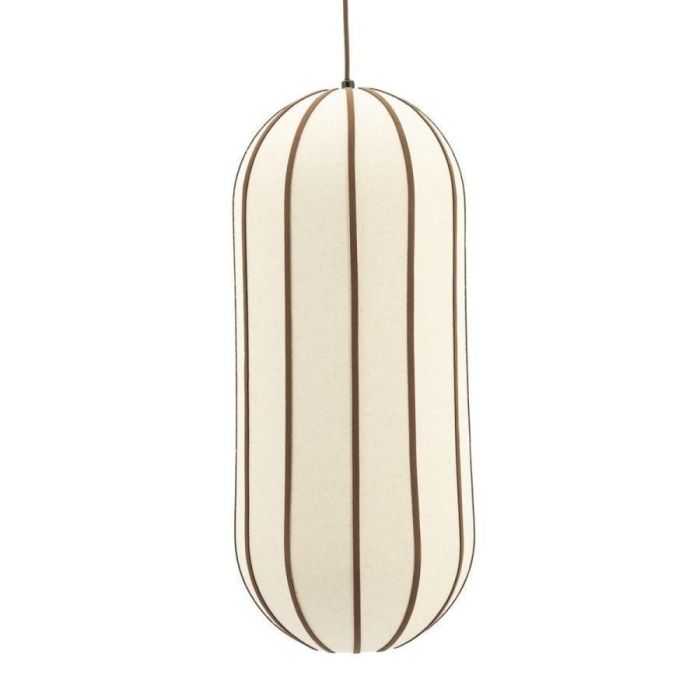 Beige coconvormige hanglamp van linnen met leren details en een slank, langwerpig ontwerp.