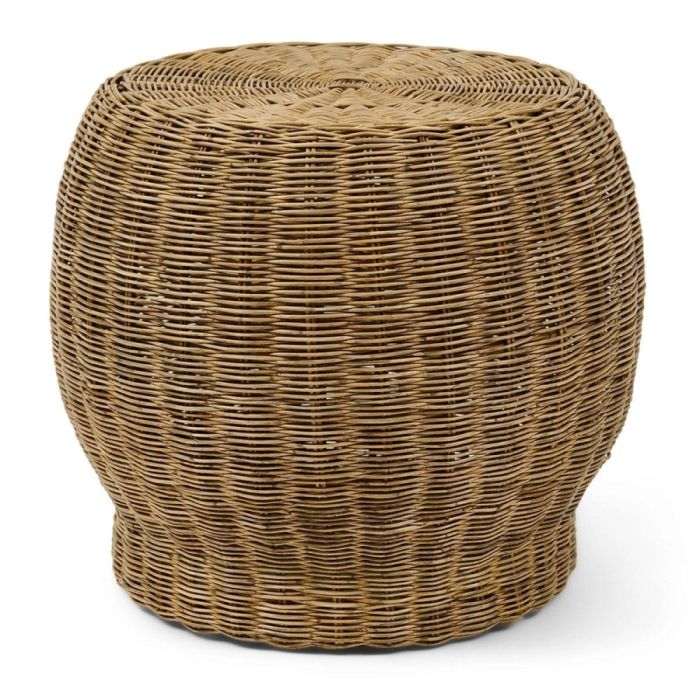 Rivièra Maison Benoa bijzettafel van naturel rotan met ronde vorm en gevlochten afwerking.