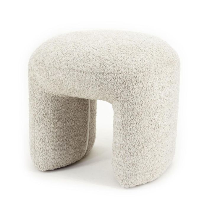 Ronde poef met opening, bekleed met een lichtbeige polyester boucléstof.