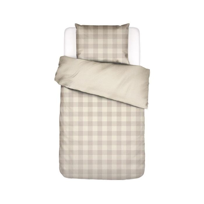 Essenza Chess dekbedovertrek Oatmeal met groot beige Vichy-ruitpatroon en gestreepte achterzijde voor een tweepersoonsbed.