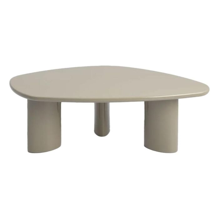 COCOmaison salontafel Jonne Olijfgroen met organisch blad en drie cilindervormige poten, vooraanzicht.