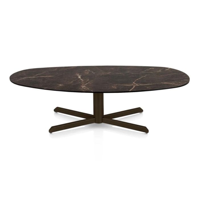 Henders & Hazel Nuoro salontafel met donker HPL blad in marmerlook en kruisvormig onderstel.